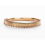 A 9CT GOLD HINGED BANGLE