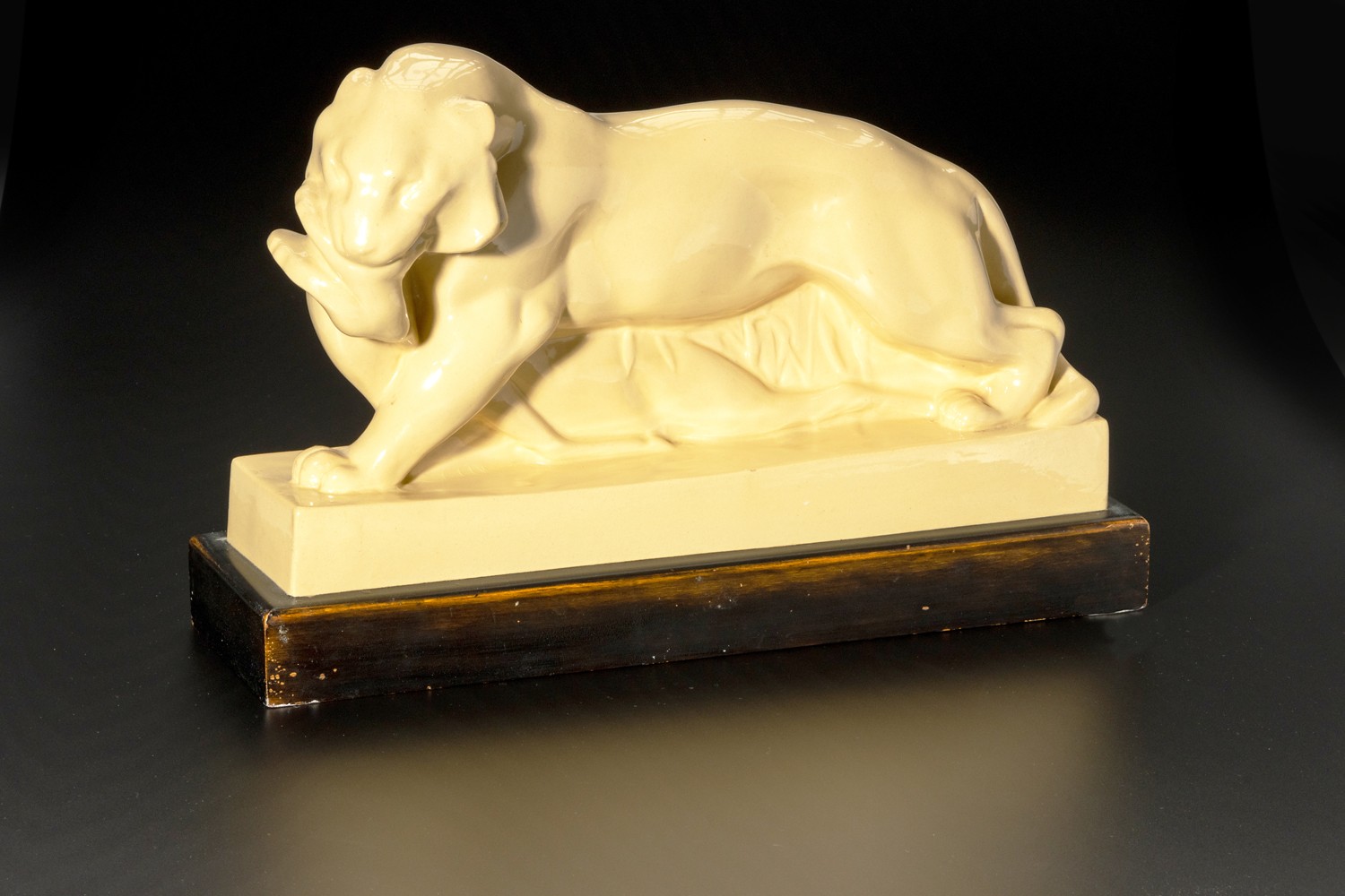 JOHN SKEAPING FOR WEDGWOOD, A FIGURE GROUP OF TIGER AND BUCK