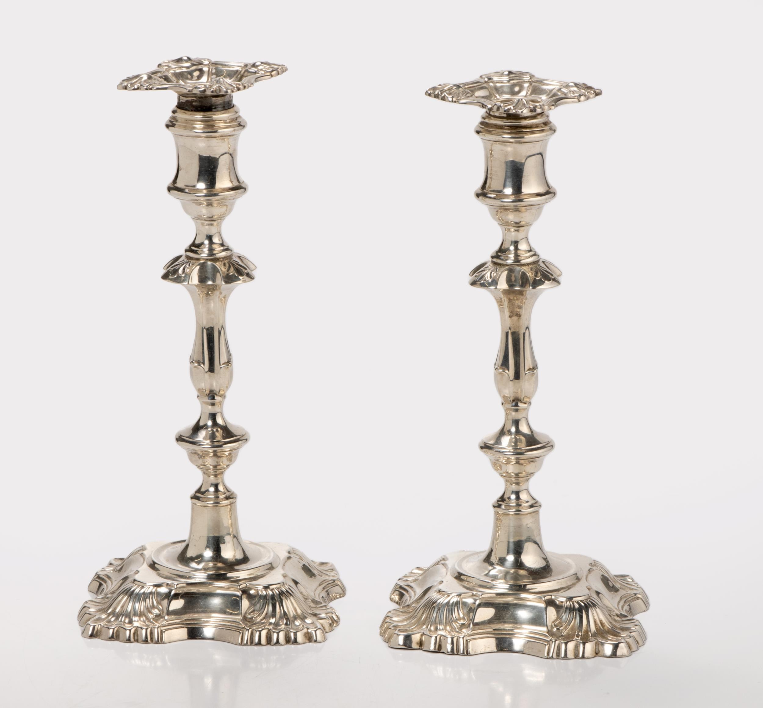 A PAIR OF EDWARD VII SILVER CANDLESTICKS, WILLIAM HUTTON AND SONS LTD, LONDON, 1905