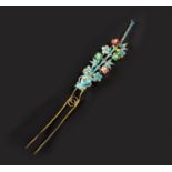 A CHINESE KINGFISHER FEATHER "BAMBOO AND PRUNUS" HAIRPIN, "TIAN-TSUI", QING DYNASTY, 1644 - 1912