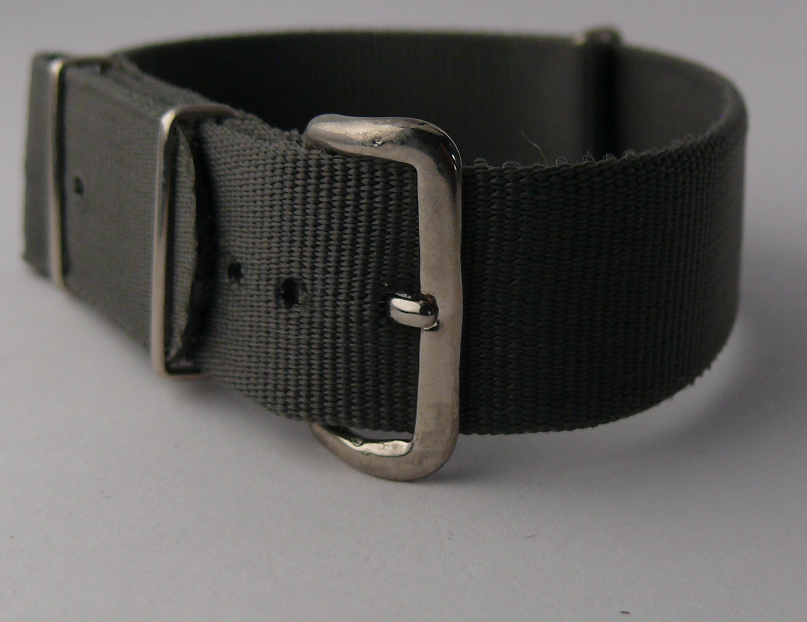 Vintage British Military MOD Admiralty Grey NATO Strap that measures 18mm in width. This can be used - Image 2 of 5