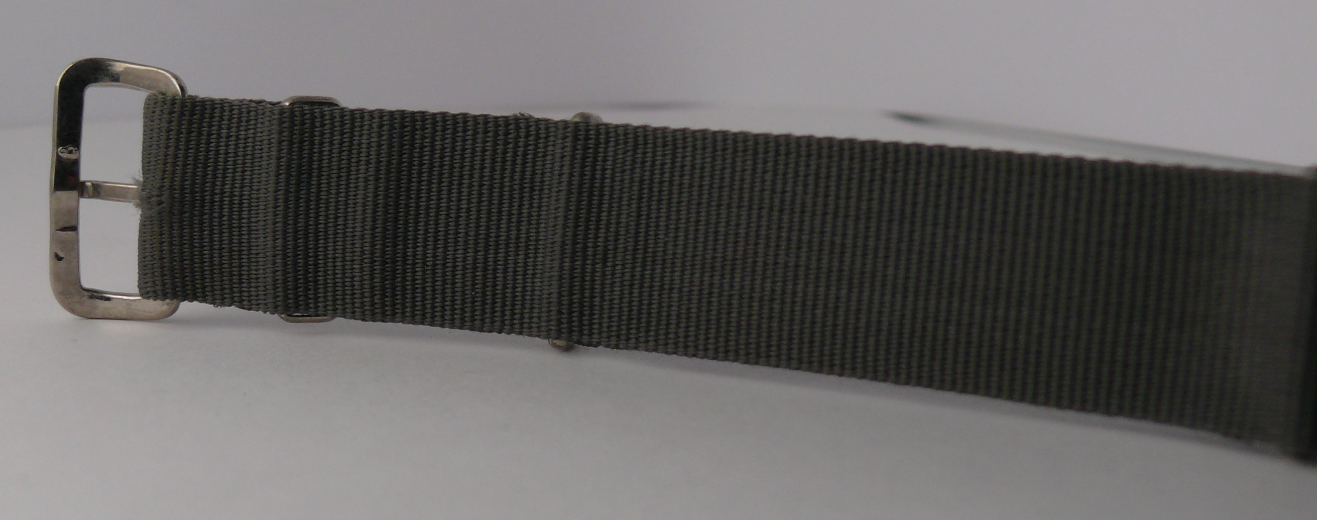 Vintage British Military MOD Admiralty Grey NATO Strap that measures 18mm in width. This can be used - Image 4 of 5