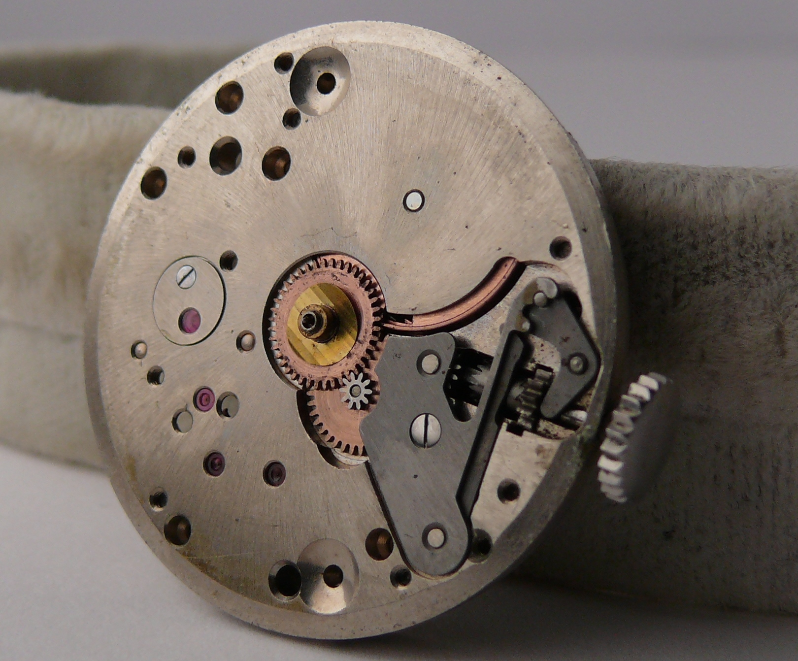 Incomplete Vintage Omega 30T2 Movement suitable for parts projects of being restored. Crown - Image 4 of 4