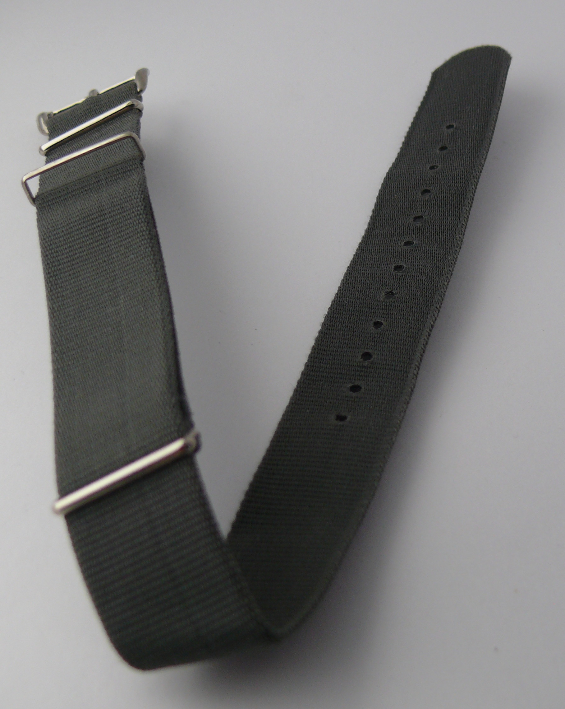 Vintage British Military MOD Admiralty Grey NATO Strap that measures 18mm in width. This can be used - Image 5 of 5