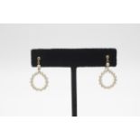 9ct gold vintage faux pearl drop hoop screw-back earrings (1.8g)