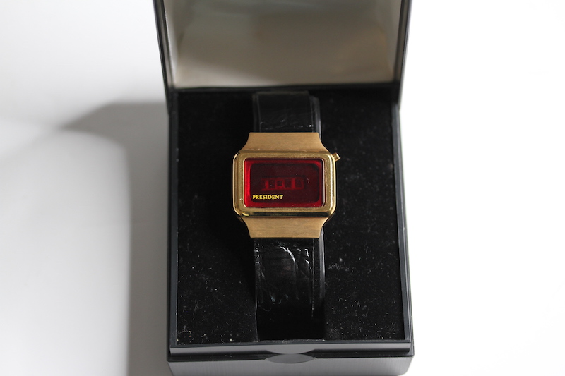 * TO BE SOLD WITHOUT RESERVE* PRESIDENT DIGITAL TIME COMPUTER WITH BOX,red display, gold plated - Image 2 of 3