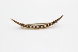 9ct gold Edwardian seed pearl crescent moon brooch - as seen, Hallmarked Chester 1911 (1.3g)