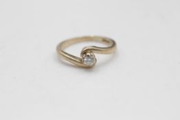 9ct gold vintage diamond solitaire twist setting ring (2.1g)