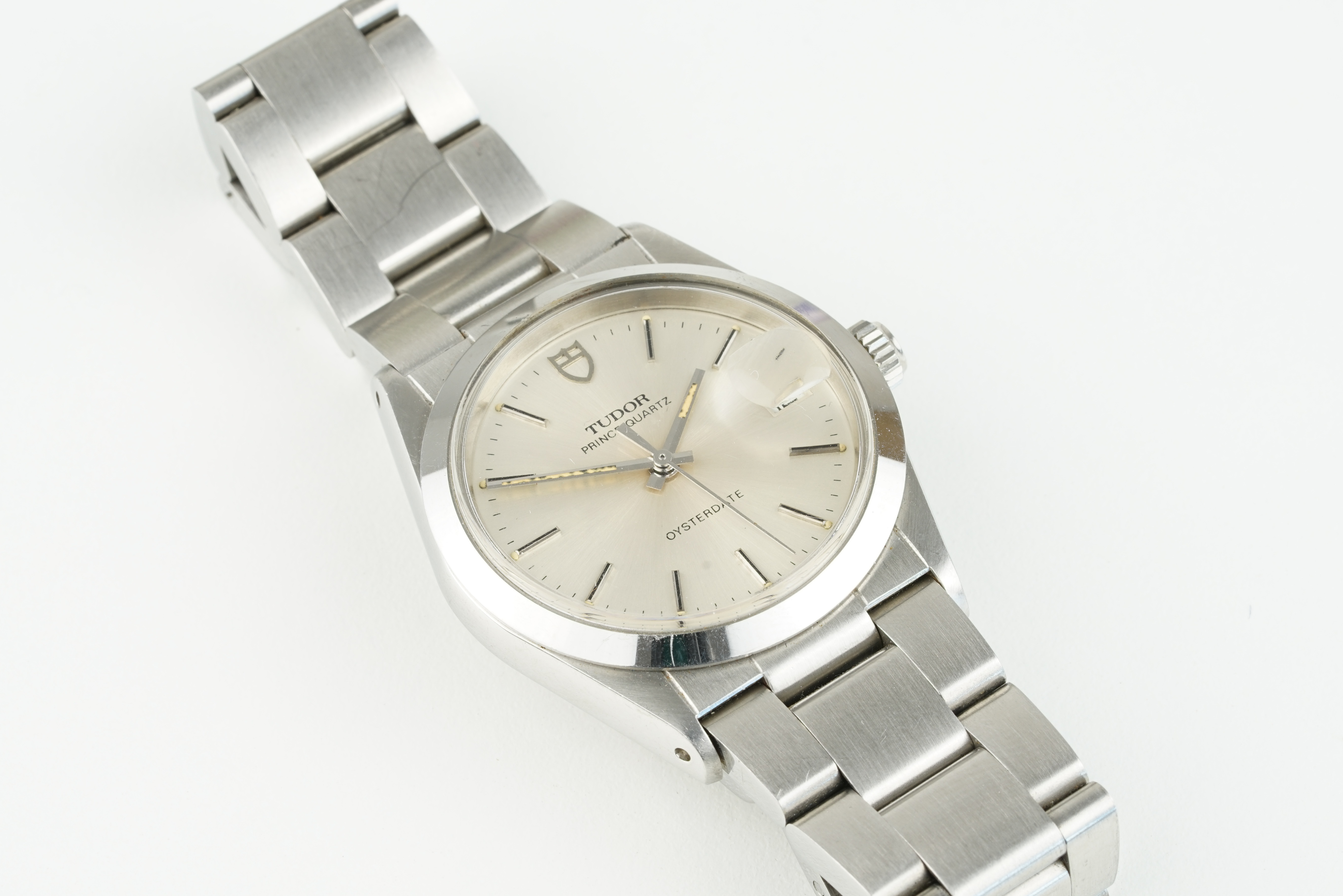TUDOR PRINCE-QUARTZ OYSTERDATE WRISTWATCH REF. 78370, circular dial with hour markers and hands,