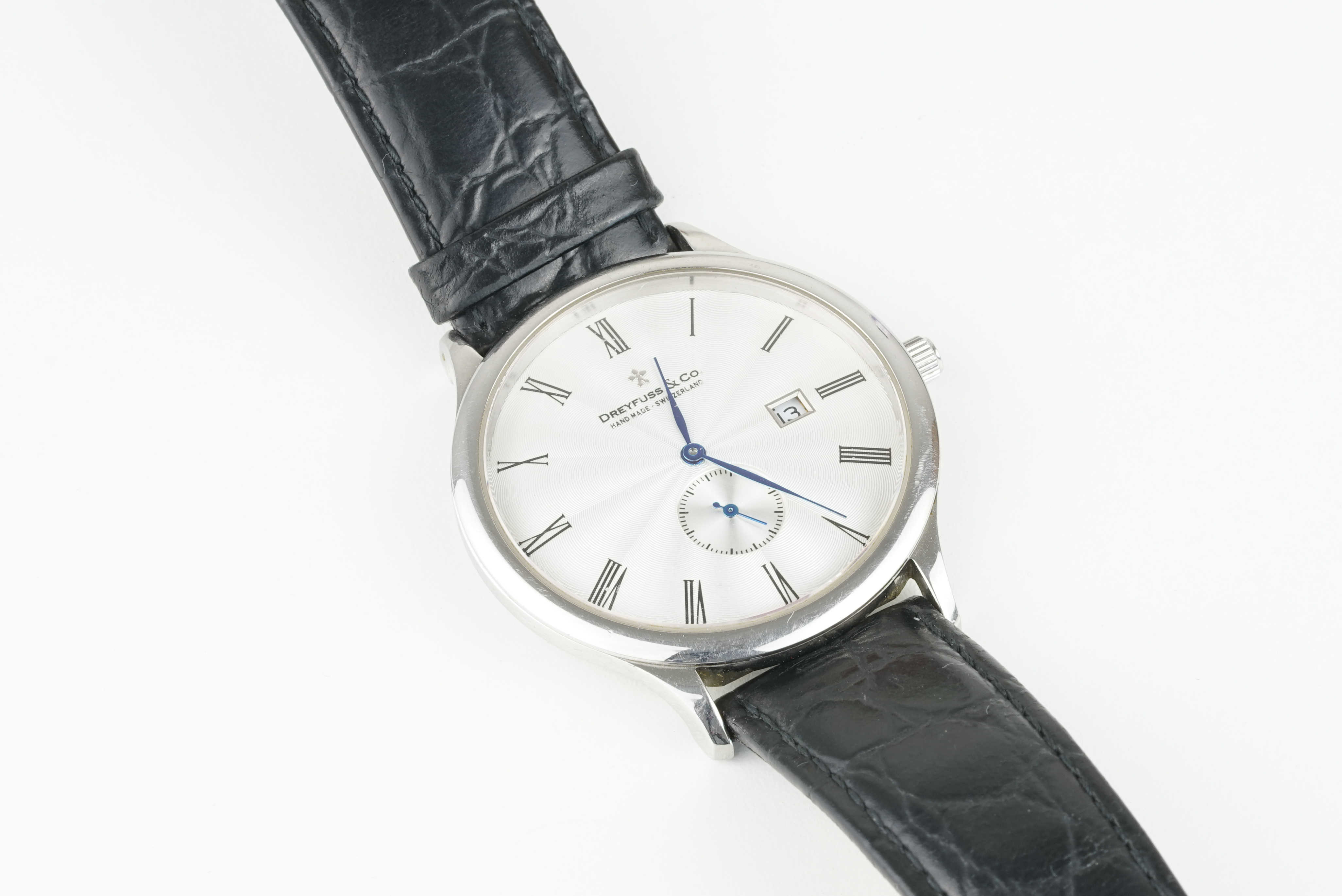 DREYFUSS & CO DATE QUARTZ WRISTWATCH, circular guilloche dial with hour markers and hands, 40mm