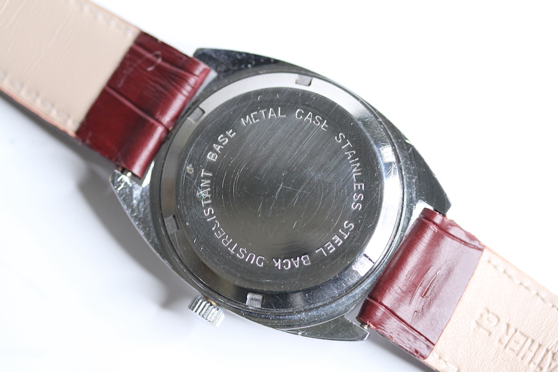 *TO BE SOLD WITHOUT RESERVE* SUPEROMA DE LUXE, manual wind, gradient dial, steel case, screw down - Image 2 of 3