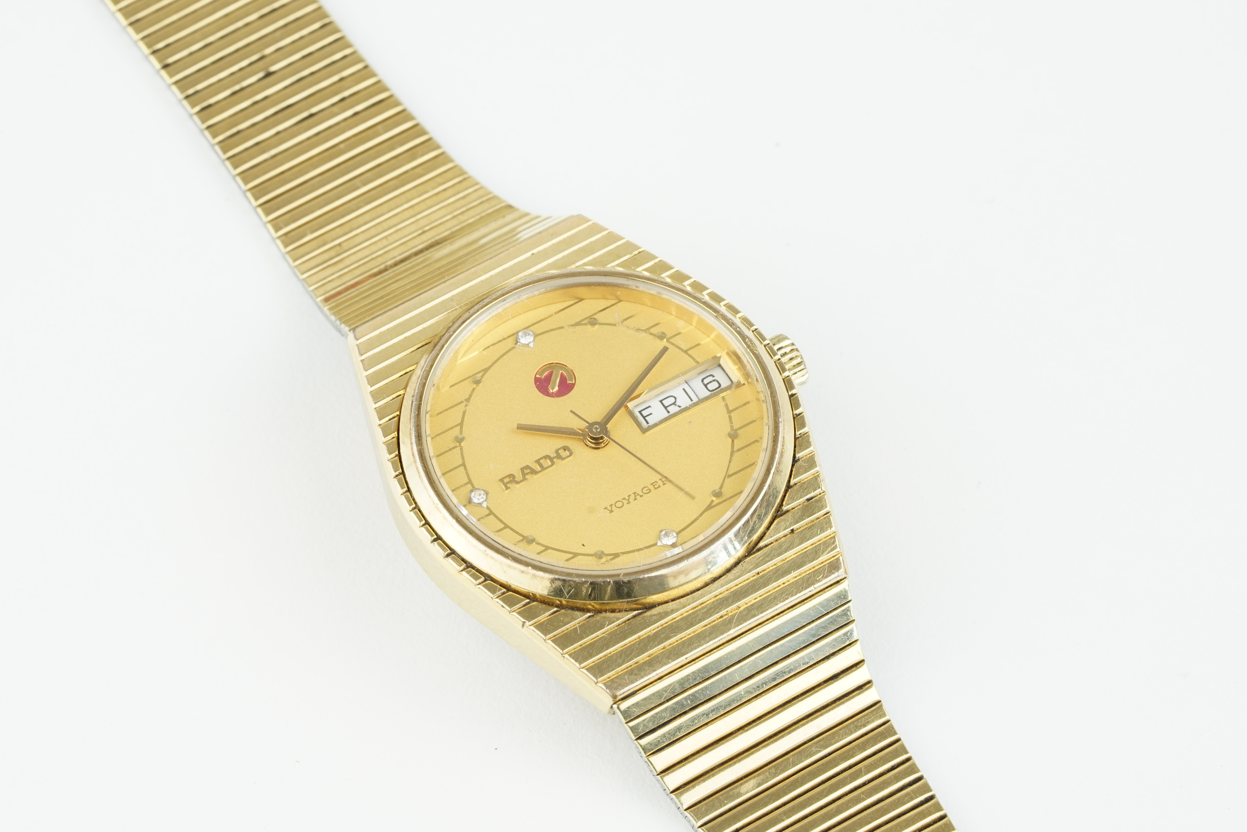 RADO VOYAGER DAY DATE WRISTWATCH, circular gold dial with hour markers and hands, day date window at