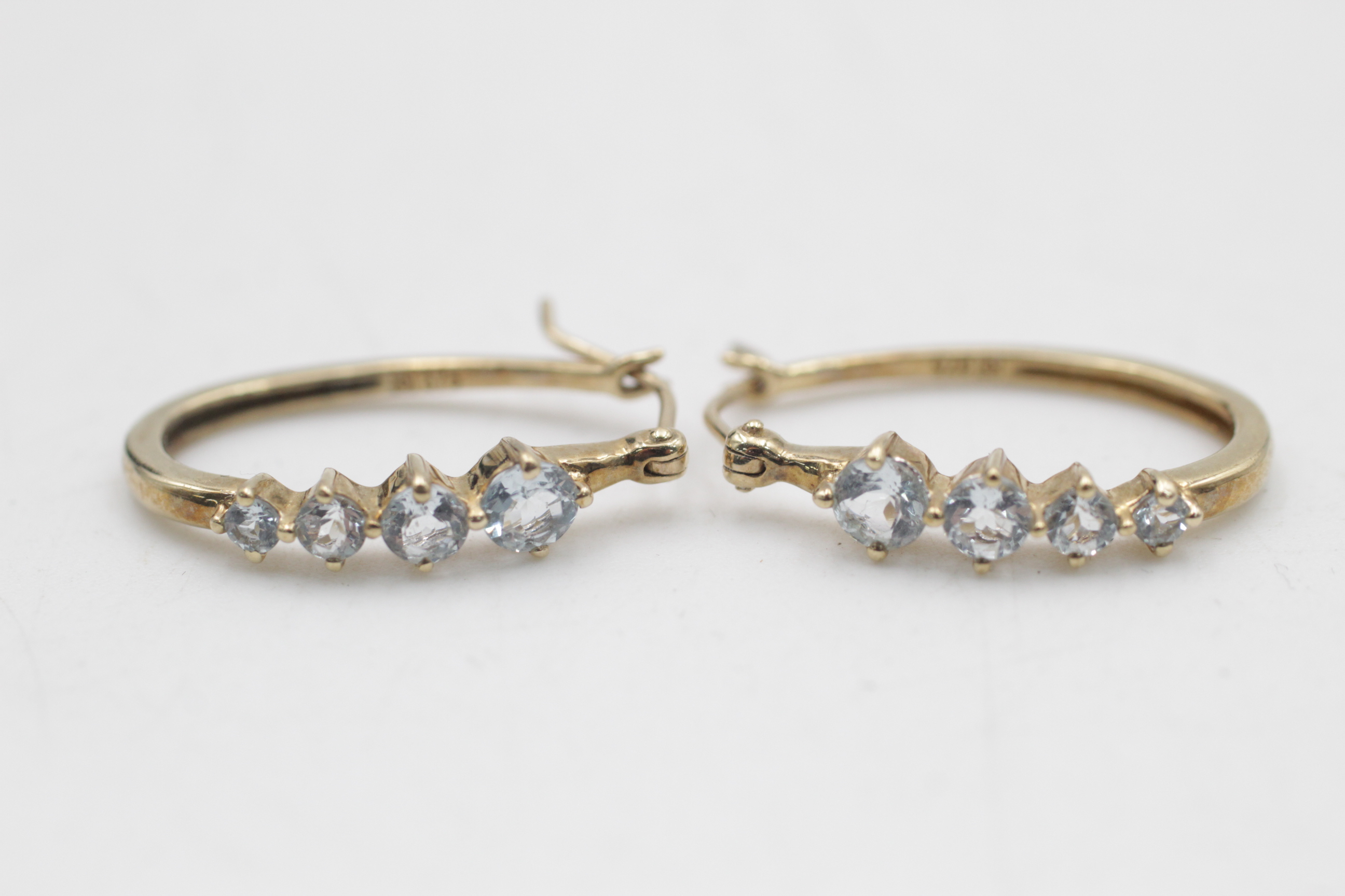 9ct gold vintage aquamarine elongated hoop earrings (2.6g) - Image 2 of 4