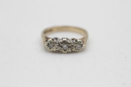 9ct gold vintage diamond three stone ring (2.6g)