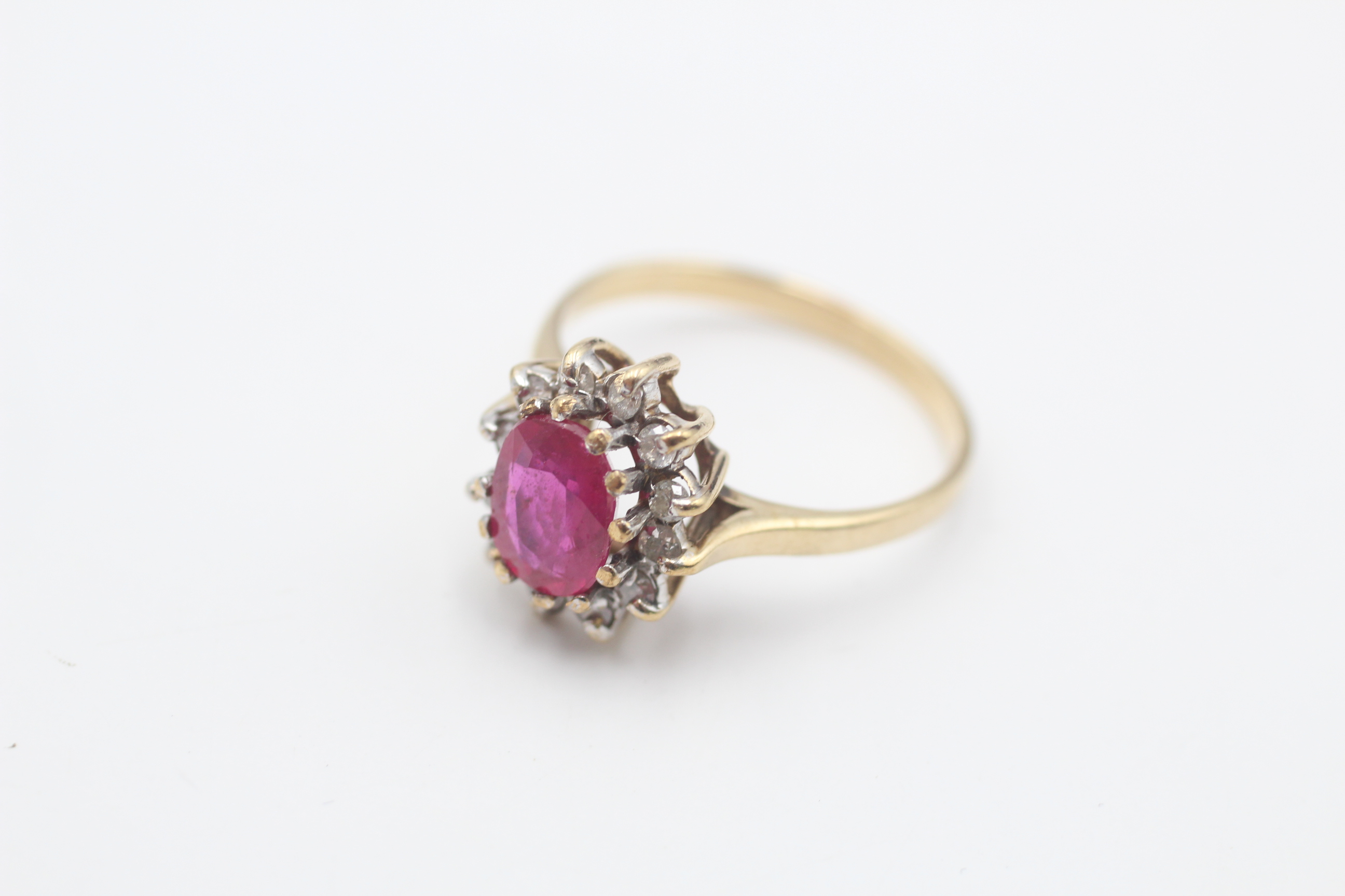 9ct gold vintage glass filled ruby & diamond halo dress ring (2.2g) - Image 2 of 5