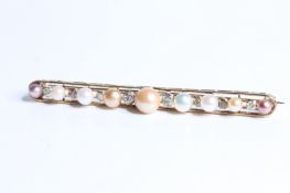 18ct Bar brooch with pearls and diamonds