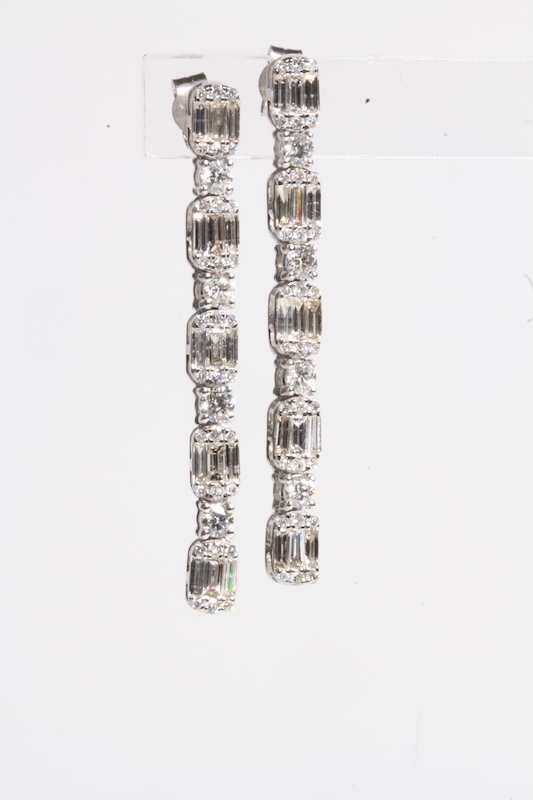 18ct long drop earrings of baguettes and brilliant cut diamonds TDW 1.80ct 4.6g - Image 2 of 4