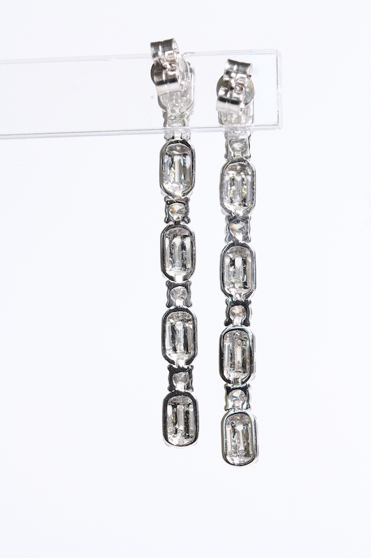 18ct long drop earrings of baguettes and brilliant cut diamonds TDW 1.80ct 4.6g - Image 4 of 4