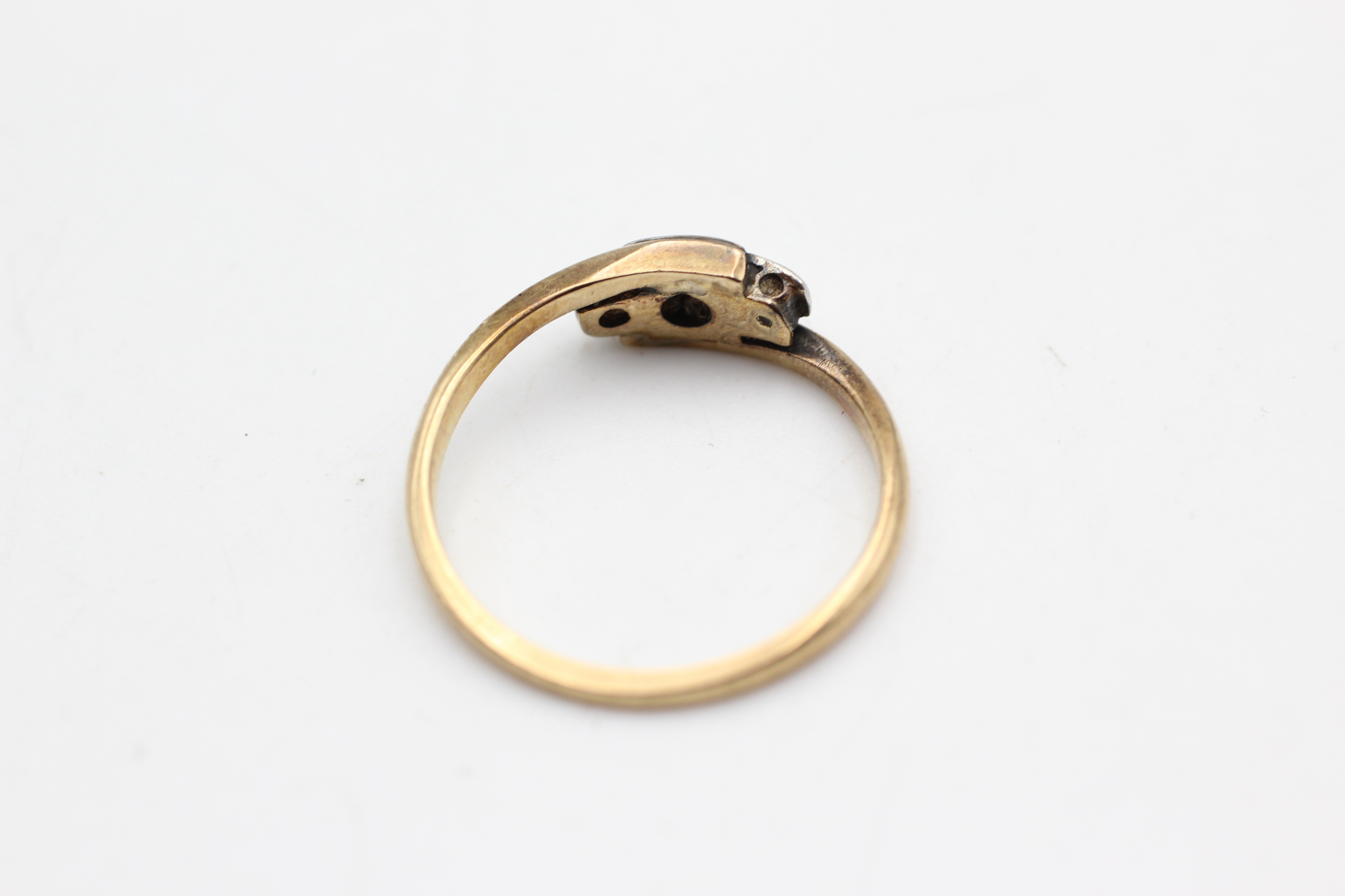 9ct gold & platinum vintage diamond three stone ring (2.2g) - Image 4 of 4