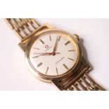 1950s 9CT OMEGA SEAMASTER WRIST WATCH, circular cream dial with baton hour markers, 34mm 9ct gold