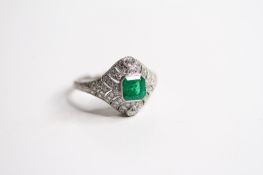 Platinum columbian emerald bombe style dress ring E0.79/D0.45