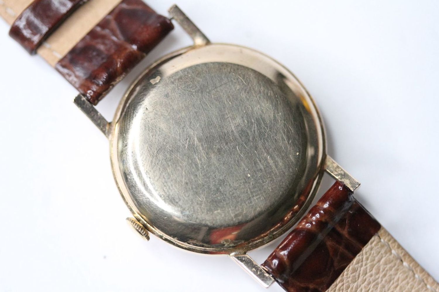 VINTAGE 9CT ZENITH 2600 AUTOMATIC WRIST WATCH, circular silver dial with baton hour markers, date - Image 2 of 4