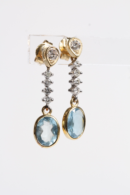 18ct Aquamarine and diamond long drop earrings, in 18ct yellow and white gold - Image 2 of 2
