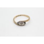 9ct gold & platinum vintage diamond three stone ring (2.2g)