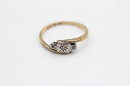 9ct gold & platinum vintage diamond three stone ring (2.2g)