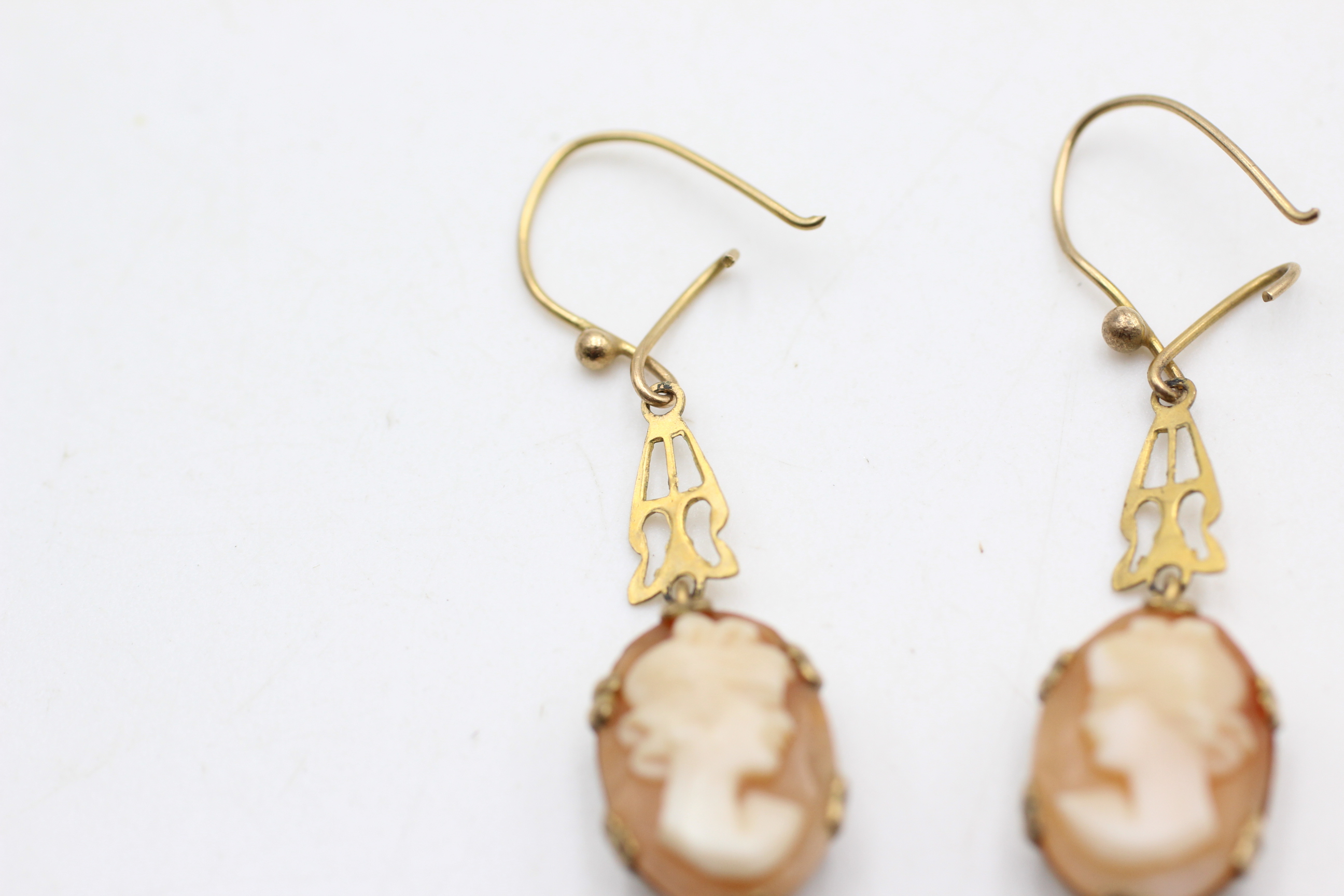 9ct gold vintage cameo drop earrings (2.8g) - Image 3 of 5