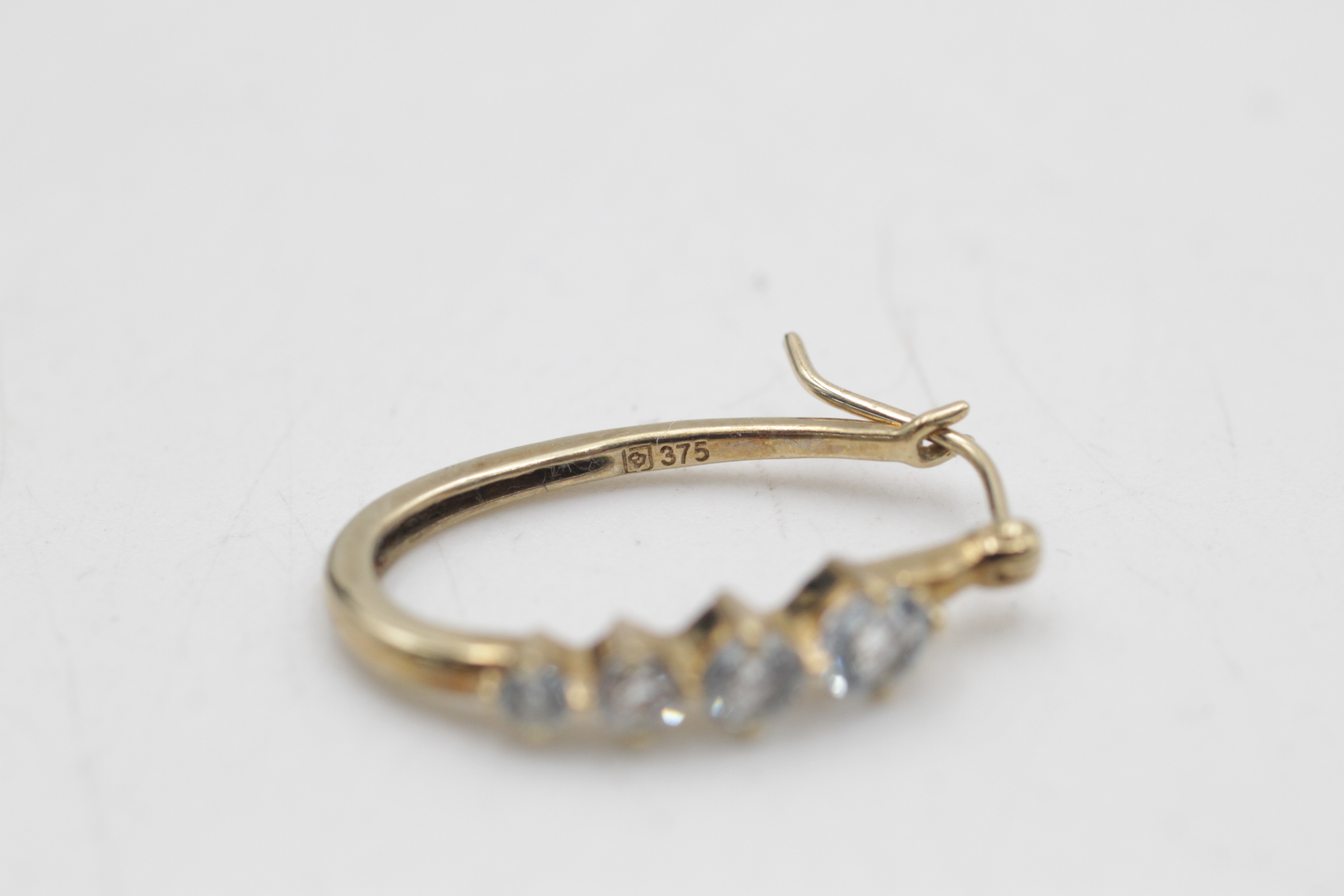 9ct gold vintage aquamarine elongated hoop earrings (2.6g) - Image 4 of 4