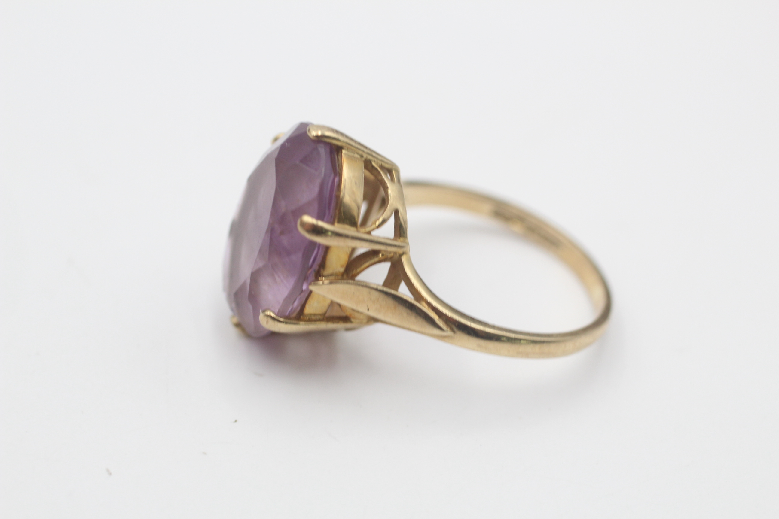 9ct gold vintage amethyst solitaire cocktail ring (4.5g) - Image 2 of 5