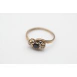 9ct gold vintage sapphire & diamond three stone twist setting ring (1.5g)