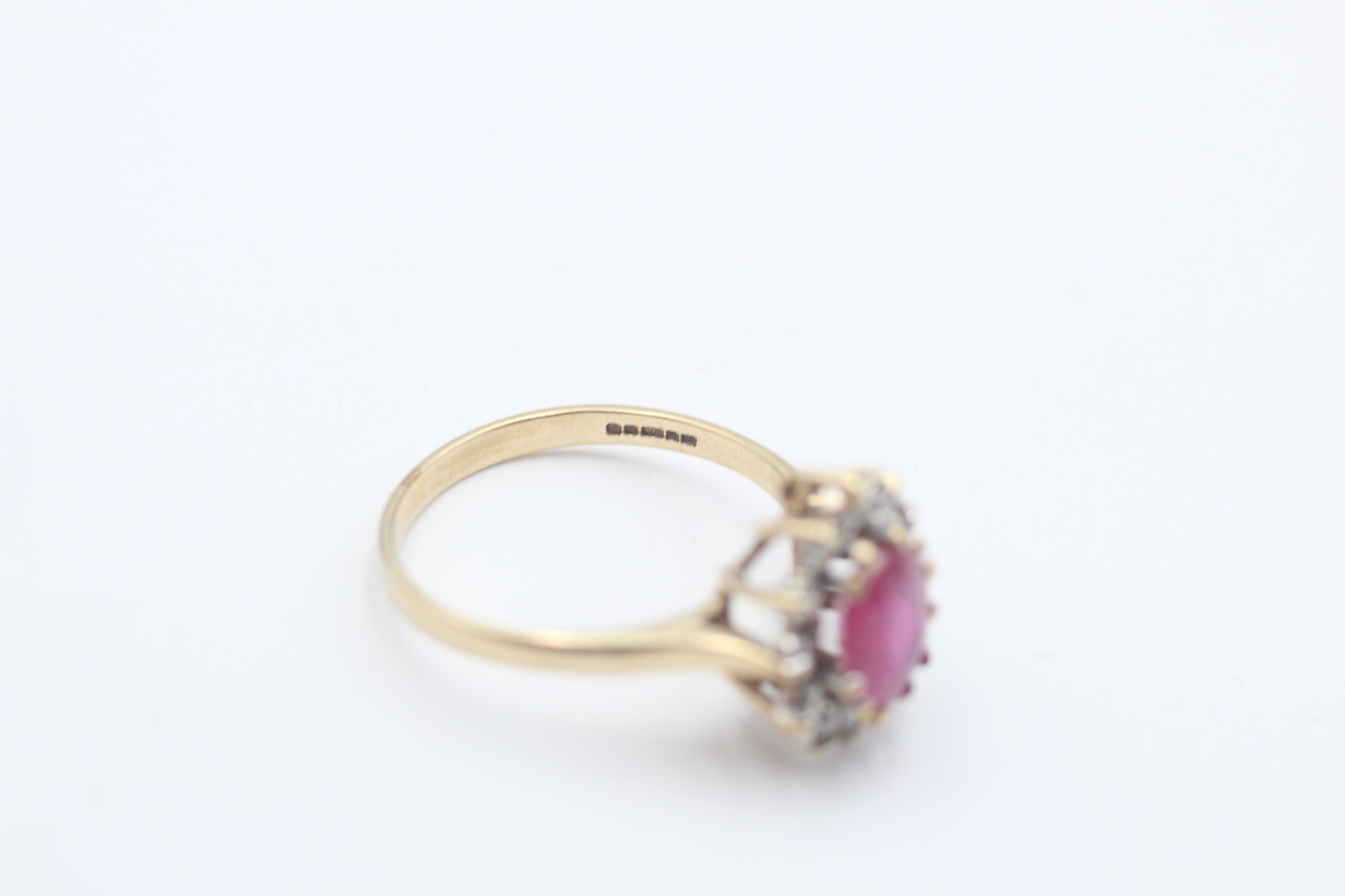 9ct gold vintage glass filled ruby & diamond halo dress ring (2.2g) - Image 4 of 5