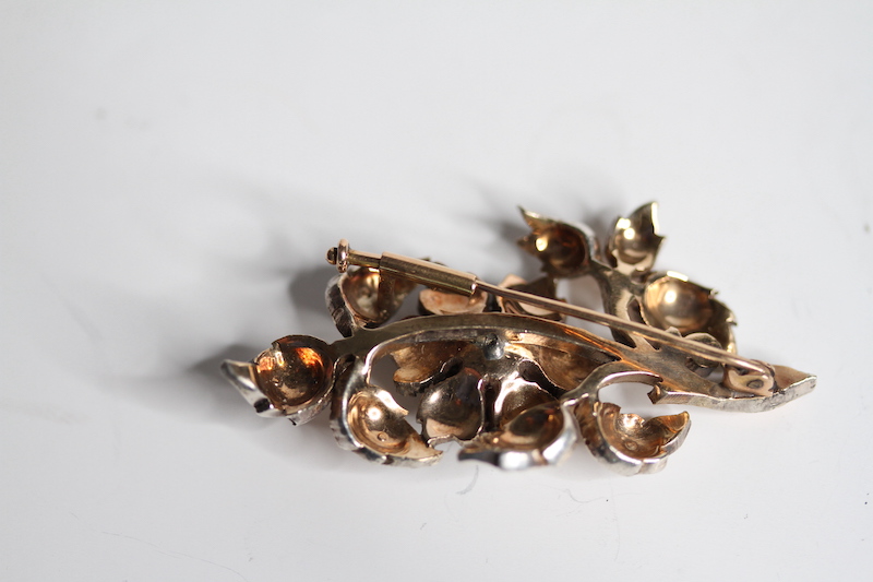 Vintage flower brooch Rose gold with diamonds - Image 2 of 2