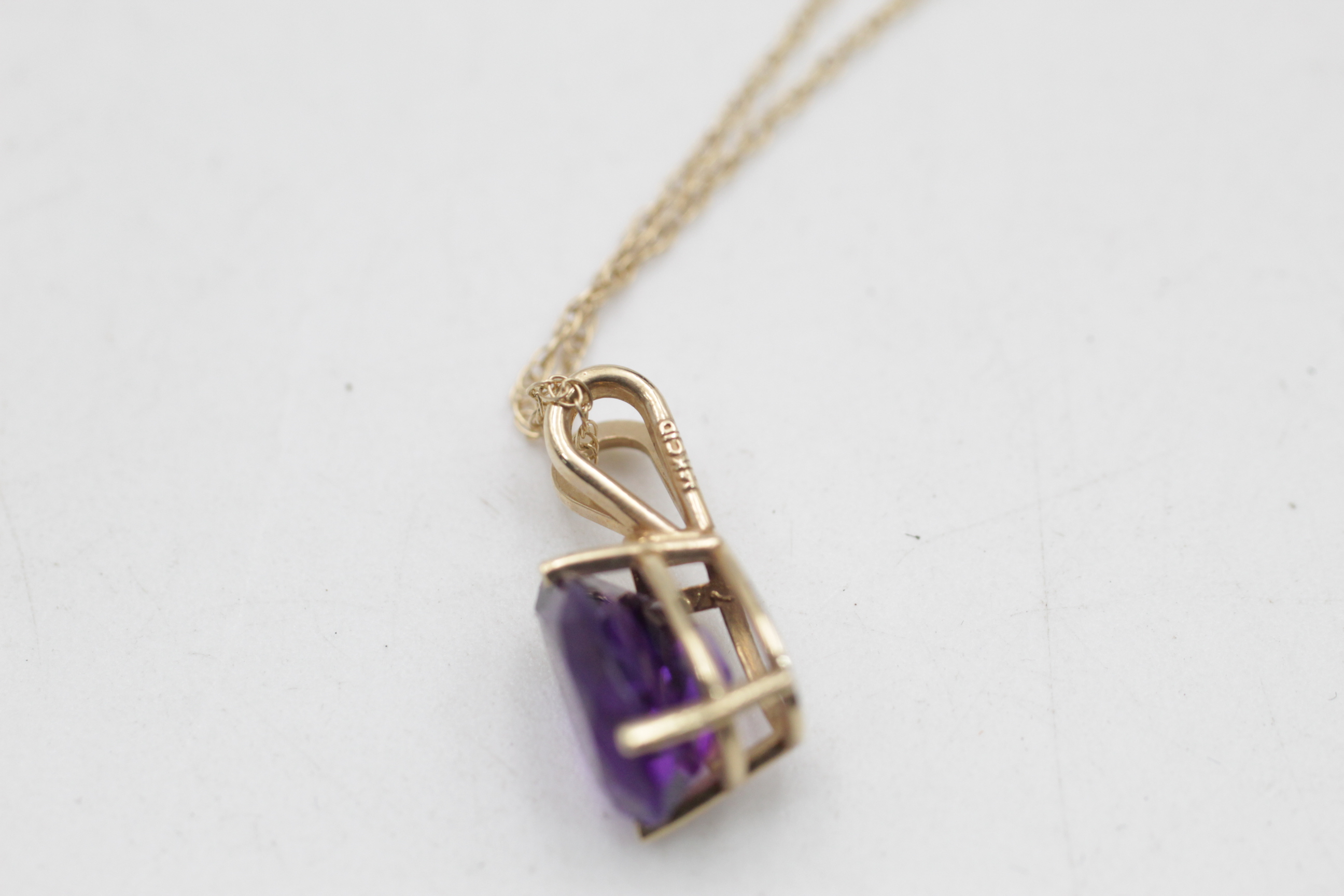 14ct gold amethyst solitaire pendant necklace (1.6g) - Image 5 of 6
