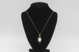 9ct gold vintage opal solitaire drop pendant necklace (2.5g)