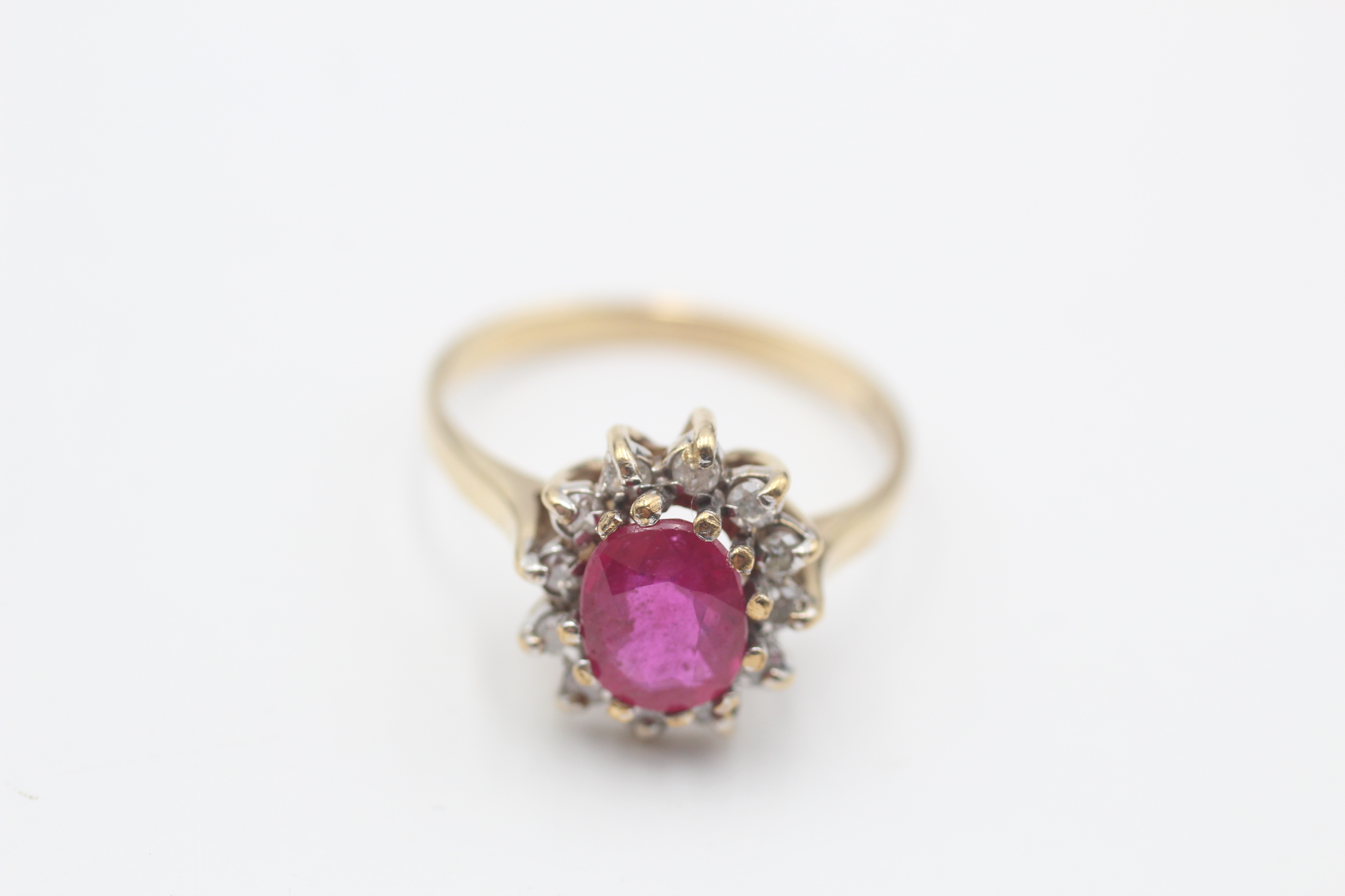 9ct gold vintage glass filled ruby & diamond halo dress ring (2.2g)
