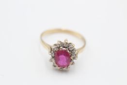 9ct gold vintage glass filled ruby & diamond halo dress ring (2.2g)