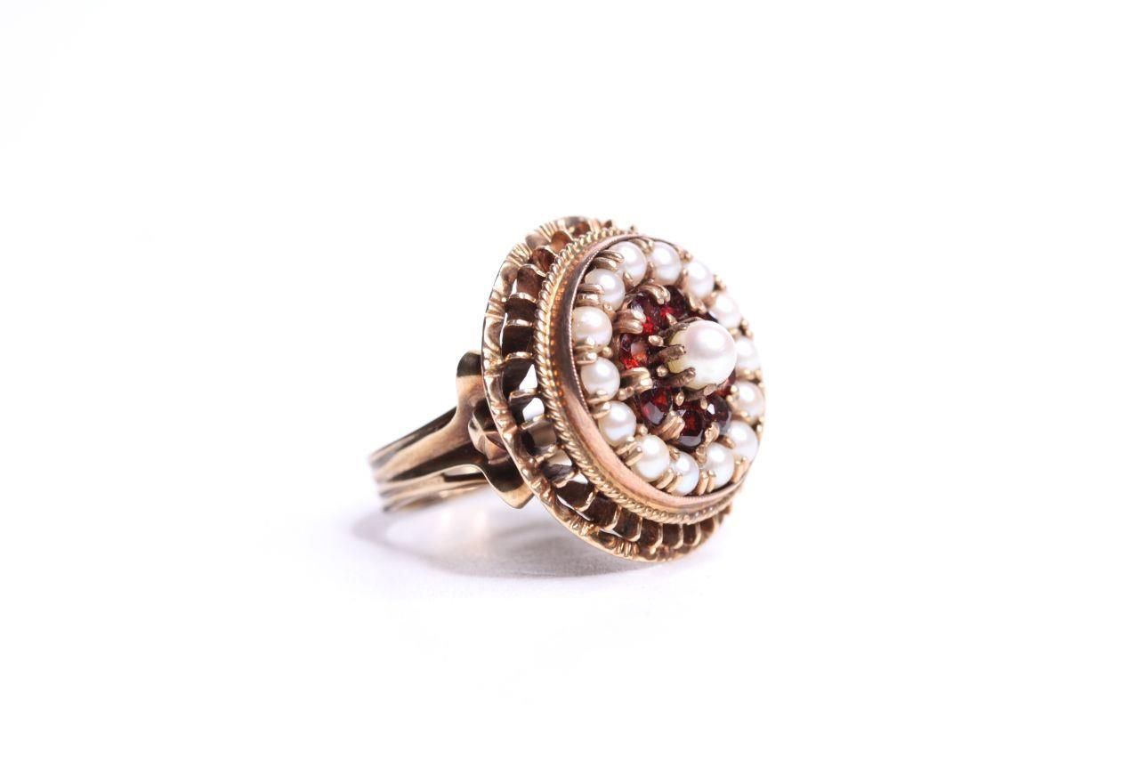 9ct gold pearl and garnet circular cluster ring, size K. - Image 2 of 3