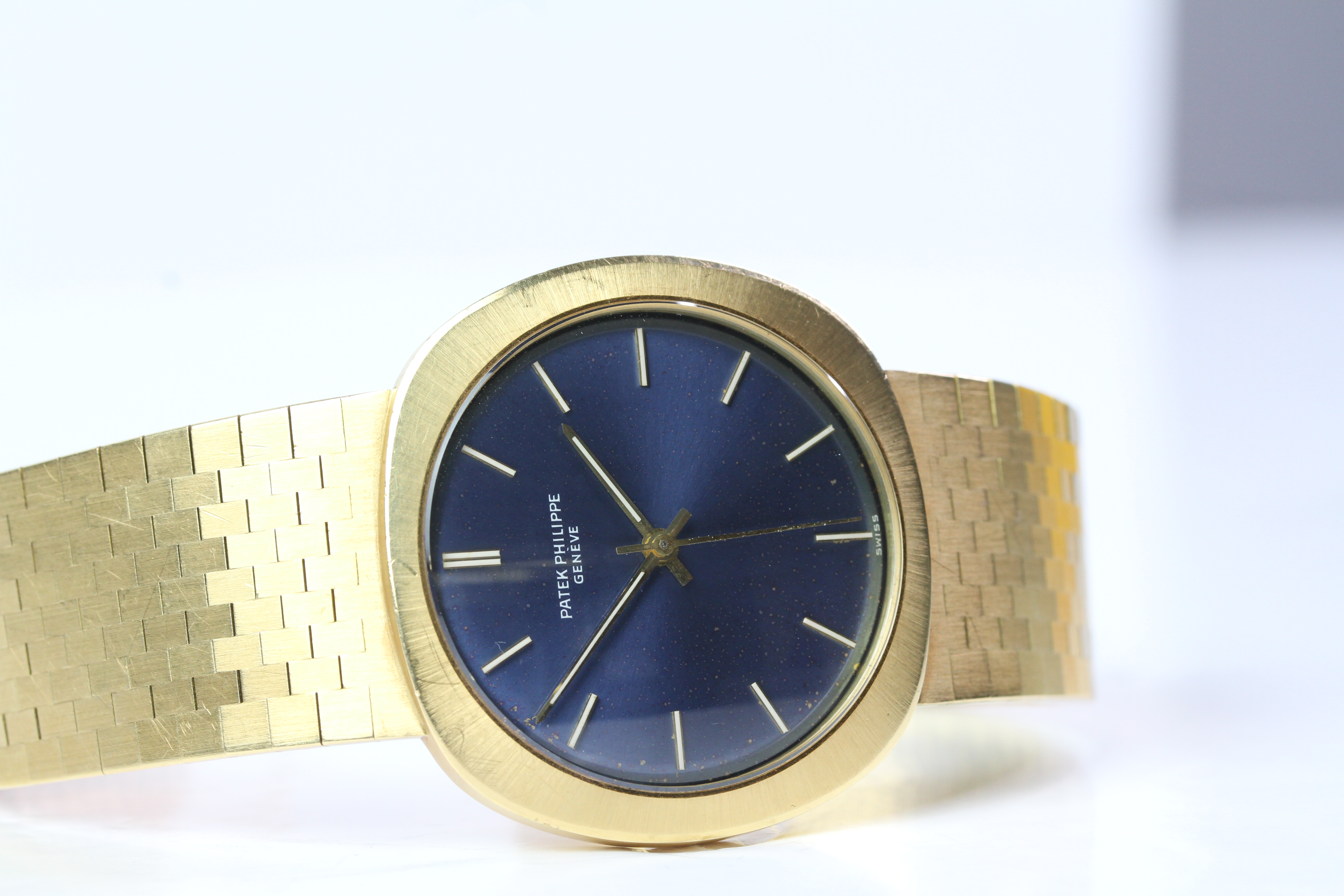 VINTAGE 18CT PATEK PHILIPPE 3573/1 BACK WIND JUMBO, circular blue dial with gold baton hour markers, - Image 2 of 6