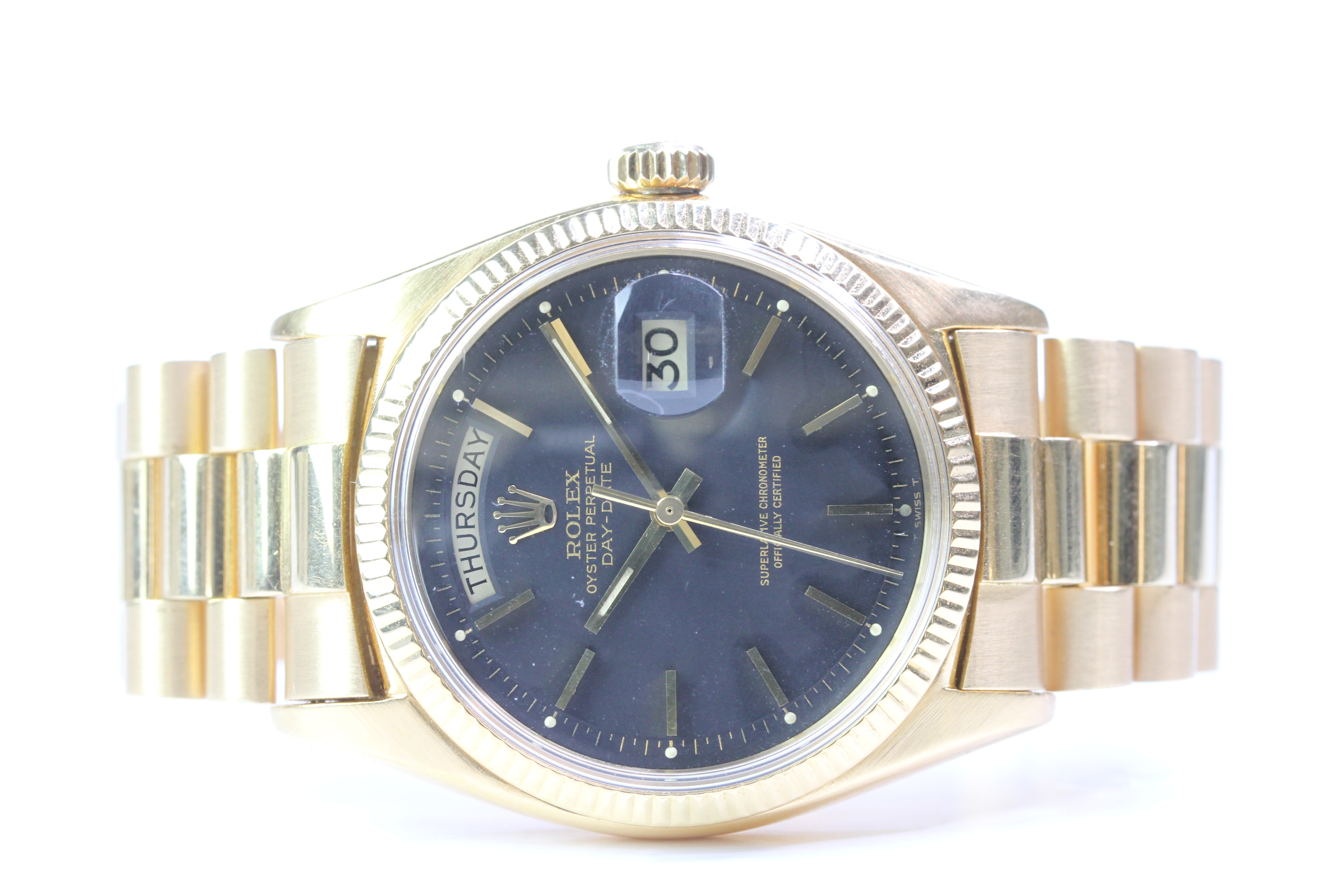 RARE VINTAGE 18CT ROLEX DAY DATE REFERENCE 6611B CIRCA 1959, black pie pan gilt dial, gold baton - Image 2 of 10