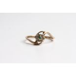 9ct gold vintage emerald & clear gemstone halo twist dress ring (2.1g)