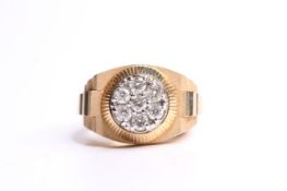 14ct yellow gold round brilliant 7 cluster diamond signet ring, size V