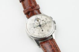 GENTLEMENS UNIVERSAL GENEVE TRI-COMPAX TRIPLE CALENDAR CHRONOGRAPH WRISTWATCH, circular silver