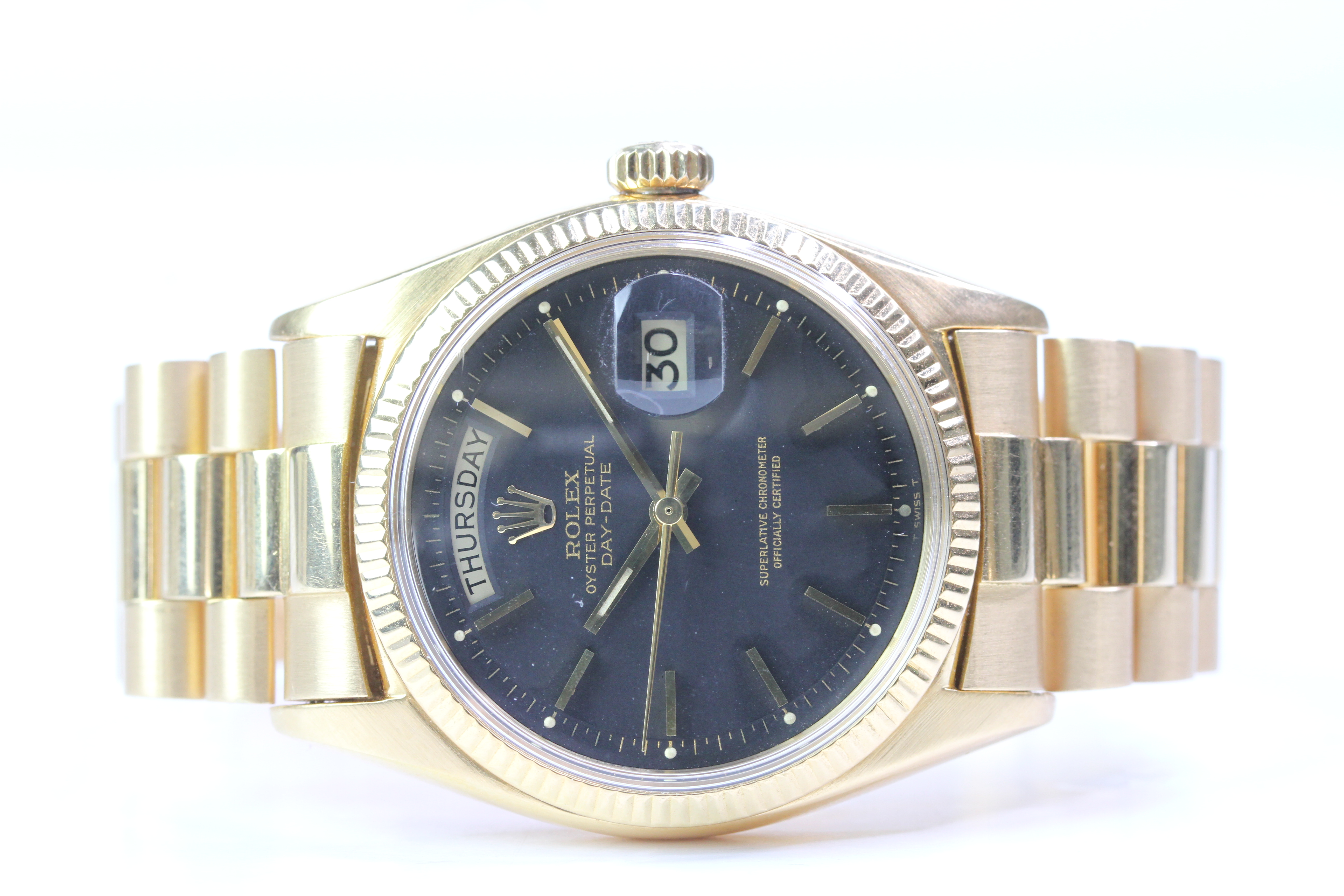 RARE VINTAGE 18CT ROLEX DAY DATE REFERENCE 6611B CIRCA 1959, black pie pan gilt dial, gold baton - Image 3 of 10