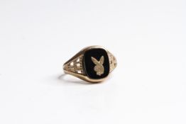 9ct gold vintage onyx playboy bunny signet ring (3.3g)