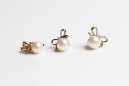 2 x 9ct gold vintage pearl & diamond ribbon stud earrings & pendant set (3.2g)
