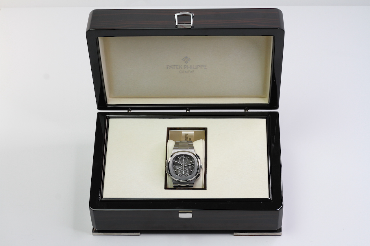 PATEK PHILIPPE NAUTILUS REFERENCE 5990/1A COLLECTORS SET 2015 - Image 10 of 11