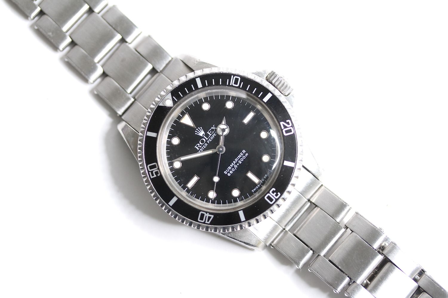 VINTAGE ROLEX SUBMARINER REFERENCE 5513 CIRCA 1971, circular gloss black dial with applied hour